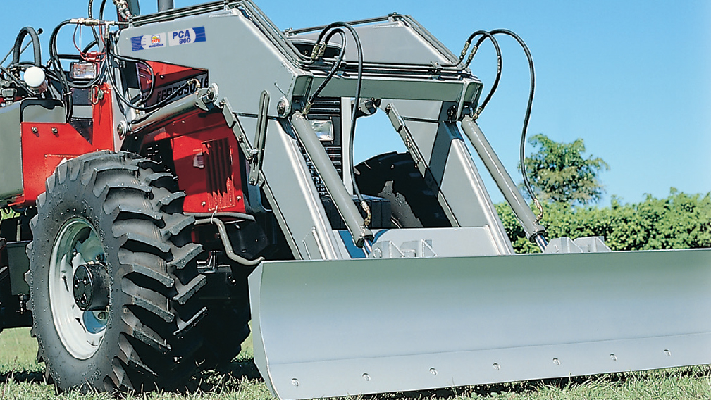 Tatu Marchesan - PCA – Plaina Carregadeira Agrícola Modelo 600, 800 e 1100